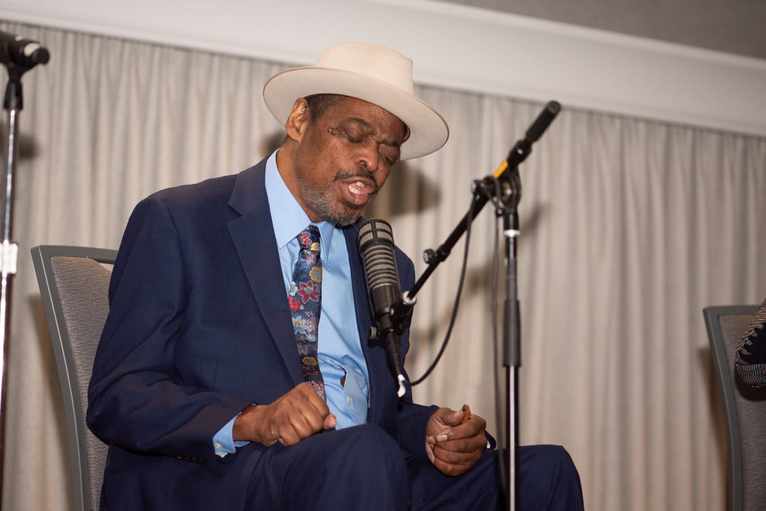 phil wiggins singing into a microphone