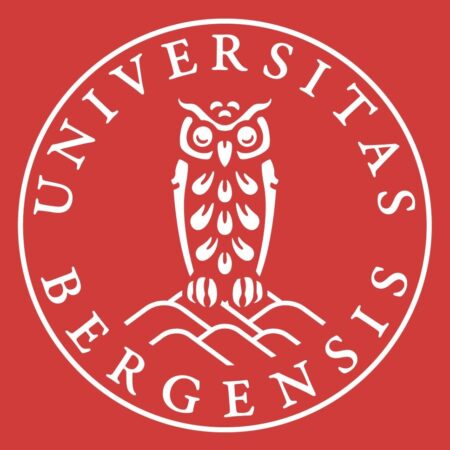 Logo of the University of Bergen, showing a sitting owl above seven mountains, with the words “UNIVERSITAS BERGENSIS” written circularly in block letters.